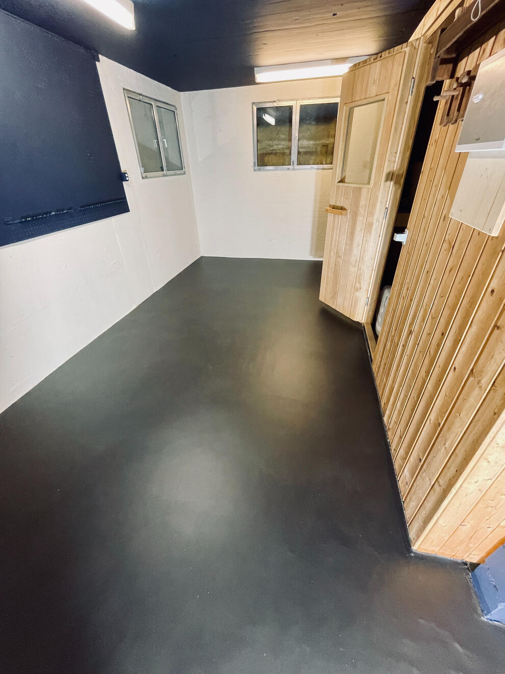 Fugenloser Boden in privatem Spa Bereich – nahtlose und pflegeleichte Oberflächen