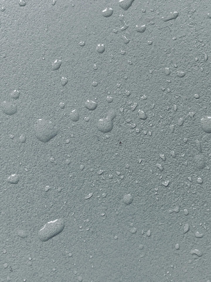 Fugenloser Boden in modernem Wohnzimmer in Luzern – nahtlose und pflegeleichte Oberflächen